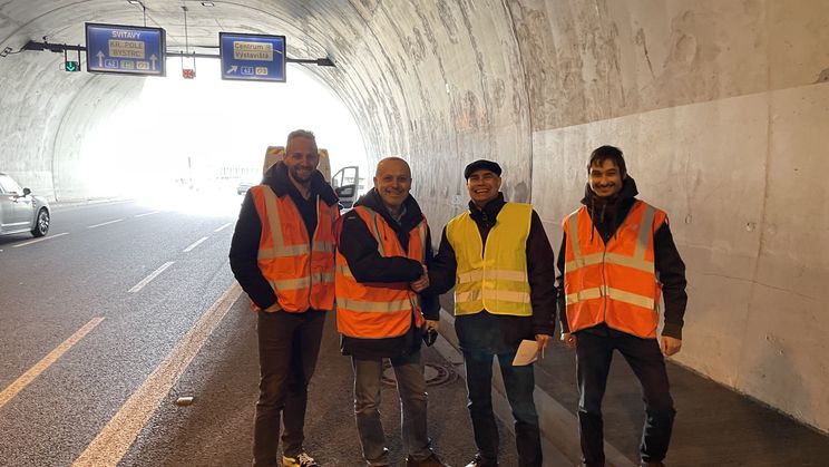 Credit: JOANNEUM RESEARCH, (from left to right) Karl Radakovitz (JR), Franz Graf (JR), Rudolf Procházka (Powerdynax), Matuš Honek (Powerdynax) started a successful cooperation to install AKUT in the Czech Republic's tunnels.