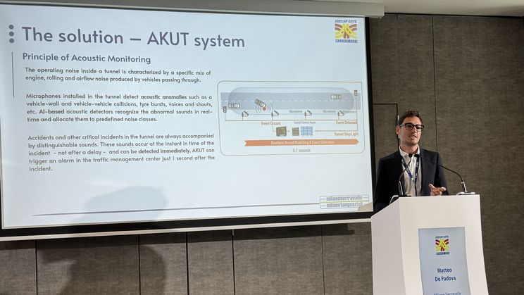 Matteo De Padova from Milano Serravalle presents the features and benefits of AKUT. Credit: JOANNEUM RESEARCH